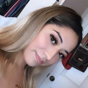 Meet your Posher, Alejandra